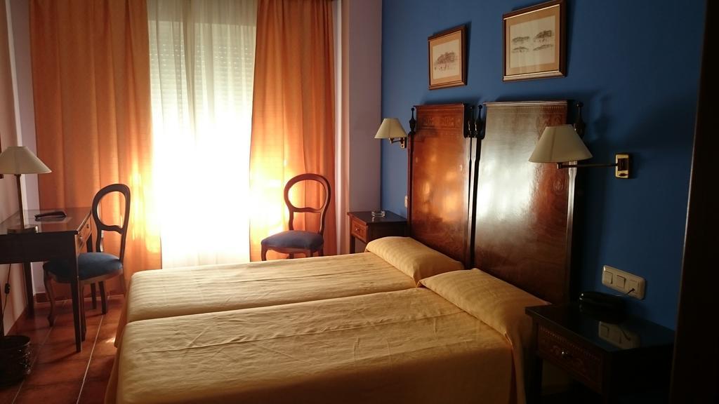 Hotel Iberia Plaza America Caces Cameră foto